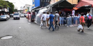 Aceras para todo, menos para uso de los peatones