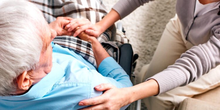 Gobierno implementa plan piloto sobre cuidadores familiares a domicilio