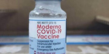Moderna dice que su vacuna combinada contra gripe y covid es más efectiva que por separado