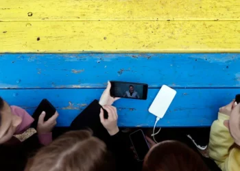 Casi el 40 % de la población evita las noticias, asegura un informe