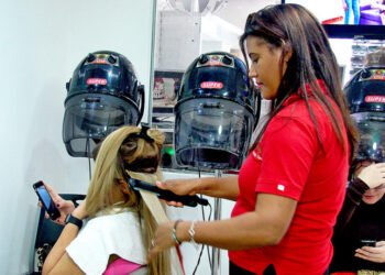 Servicios en salones de belleza son cada vez más caros y básicos, afirman sus clientas
