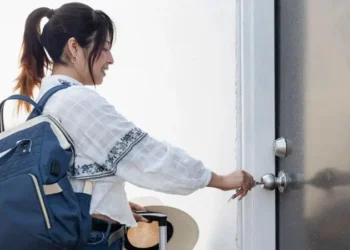 Las ventajas y desventajas de un mundo sin Airbnb, ante las crecientes restricciones de los alquileres temporales en sitios turísticos