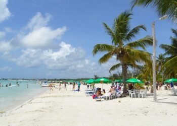 Alcaldía y Turismo trabajan en la Rehabilitación de Infraestructuras en Boca Chica