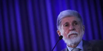 Maduro le dice al asesor de Lula que entregará actas electorales en los “próximos días”, según prensa