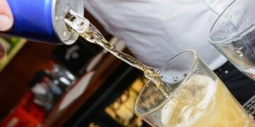 Los riesgos de combinar alcohol con bebidas energizantes
