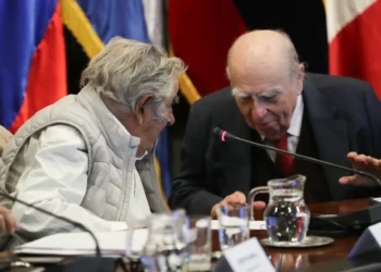 Mujica y Sanguinetti piden voluntad política para impulsar la integración en Latinoamérica