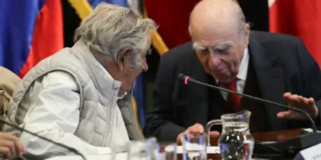 Mujica y Sanguinetti piden voluntad política para impulsar la integración en Latinoamérica