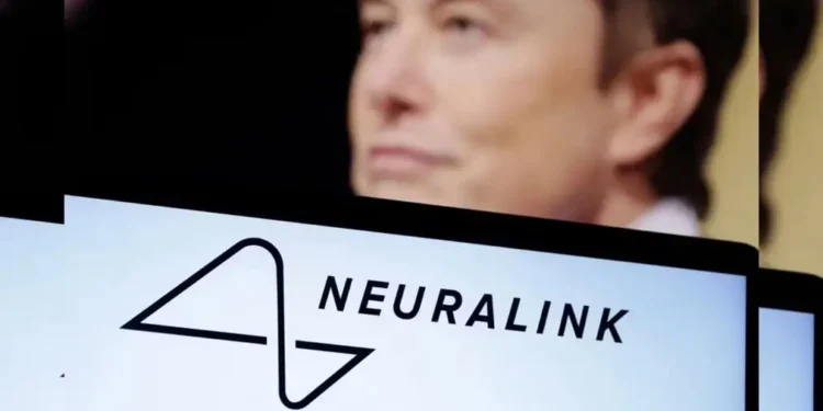 Confirman éxito del segundo implante de chip cerebral a humano con discapacidad