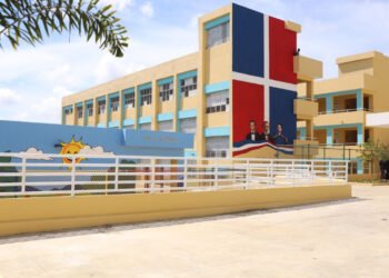 Inicio del año escolar se torna de gris en el Cibao