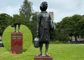 Vandalizan con pintura roja una estatua de Ana Frank en Ámsterdam
