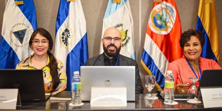 Josefa Castillo resalta avances del seguro en República Dominicana