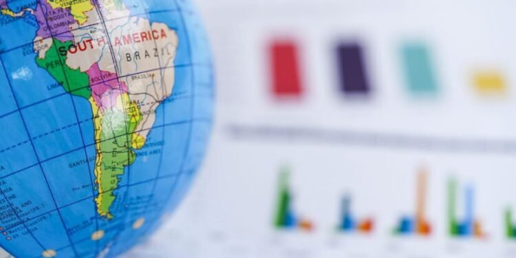 La inversión extranjera directa cayó un 9,9 % en 2023 en Latinoamérica, según la Cepal