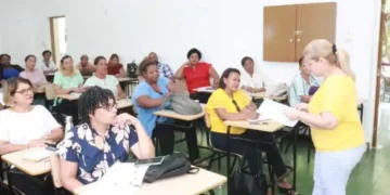 Miles de maestros fortalecen sus competencias pedagógicas mediante capacitación