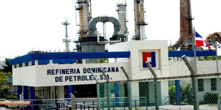 Informe recomienda actualizar rol Refidomsa para mejorar precios de combustibles