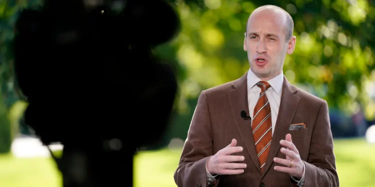 Tildan de “antimexicana” demanda de republicanos contra plan de regularización migratoria de Biden