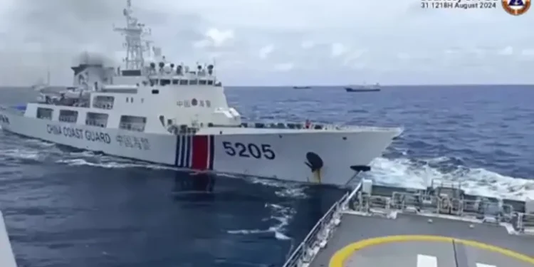 Filipinas acusa a guardacostas chinos de chocar «tres veces» con uno de sus barcos