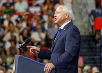 Los republicanos cuestionan la relación de Walz con China