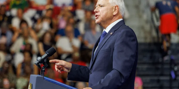 Los republicanos cuestionan la relación de Walz con China