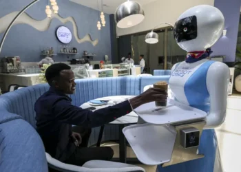 Robot Café, el primer restaurante de África del Este en el que la camarera es un androide