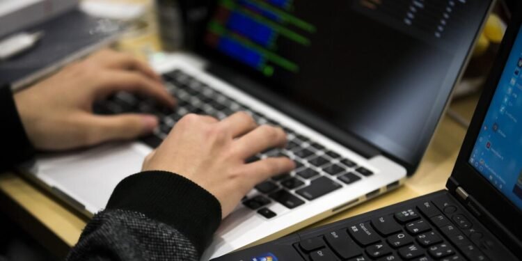 Irán acelera actividad cibernética para interferir en elecciones de EEUU, advierte Microsoft