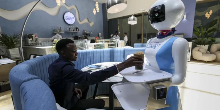 Robot Café, el primer restaurante de África del Este en el que la camarera es un androide