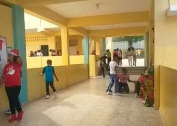 Inicio del año escolar se torna de gris en el Cibao