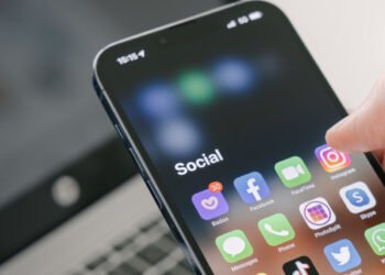 ¿Nos espían los teléfonos móviles? Esta es la verdad