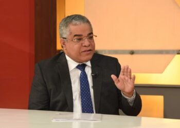 Economista critica deuda para financiar gasto corriente