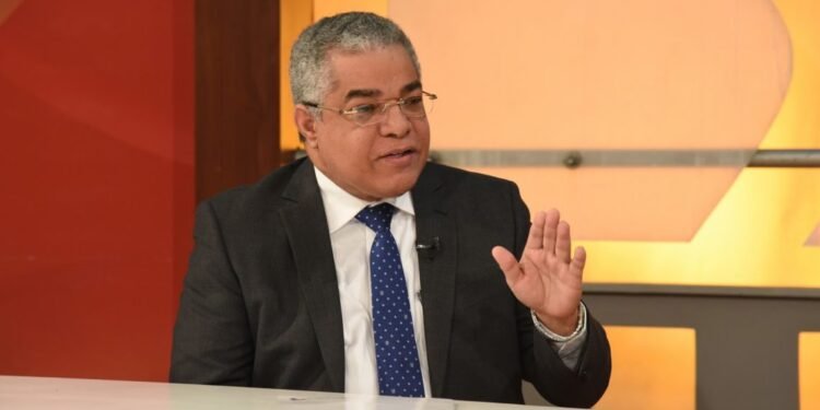 Economista critica deuda para financiar gasto corriente