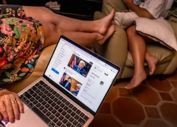 Descubren 17 cuentas falsas pro-Trump en la red X que usan fotos de influencers europeas