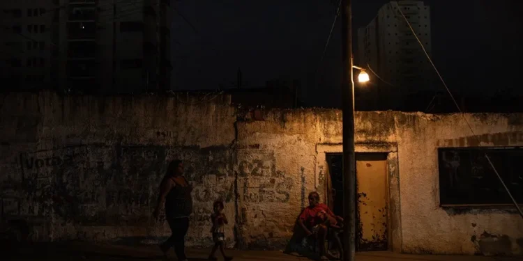Venezuela sufre un apagón nacional por un supuesto “sabotaje eléctrico”