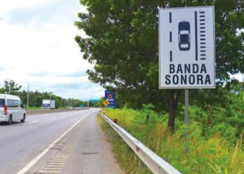 Bandas sonoras alertan a conductores para prevenir accidentes en Santiago