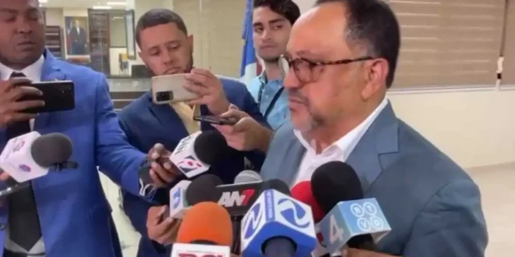 Consultor jurídico no descarta se produzca acuerdo sobre reducción de diputados en modificación constitucional