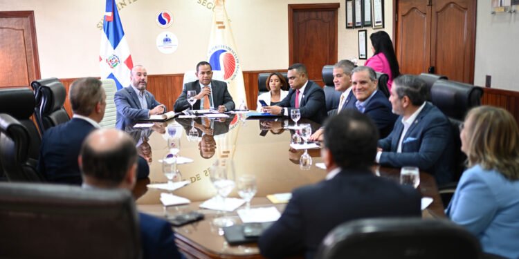 Superintendencia de Seguros y ADOCOSE colaborarán para acelerar reformas y profesionalizar corredores