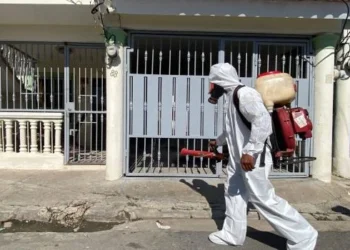 Toman medidas con un sector de Santiago por plaga de garrapatas