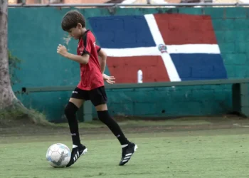 El auge del fútbol en República Dominicana amenaza la hegemonía de la pelota