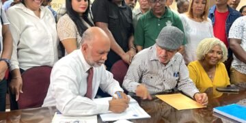 Corriente magisterial Eugenio María de Hostos formaliza inscripción de Eduardo Hidalgo como candidato a la Presidencia de la ADP