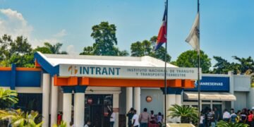 Intrant prohíbe paradas ilegales de motoristas en los corredores de autobuses