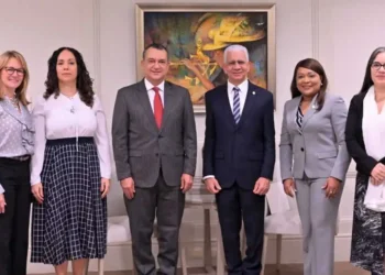 El Senado, el PNUD la JCE abordan sobre propuesta para capacitar legisladoras