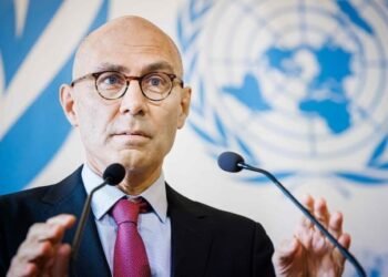 El mundo se dirige hacia un «futuro distópico», alerta el jefe de DDHH de la ONU