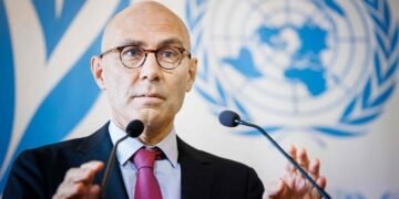 El mundo se dirige hacia un «futuro distópico», alerta el jefe de DDHH de la ONU