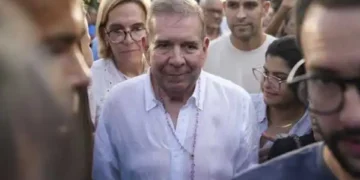 Opositores venezolanos rechazan la orden de detención contra Edmundo González