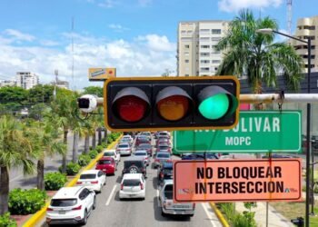 Estado asume control total del sistema semafórico nacional