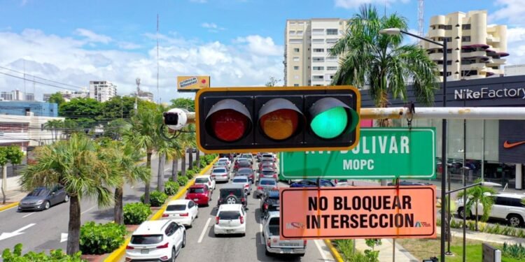 Estado asume control total del sistema semafórico nacional