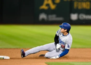 Shohei Ohtani se estafa tres bases y avanza hacia el club 50-50