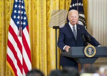 Biden replica a Trump que EE.UU. es fuerte porque es una nación formada por inmigrantes