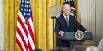 Biden replica a Trump que EE.UU. es fuerte porque es una nación formada por inmigrantes