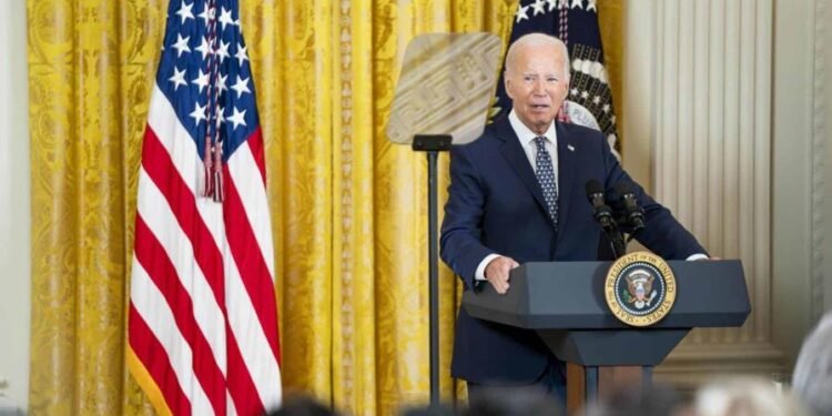 Biden replica a Trump que EE.UU. es fuerte porque es una nación formada por inmigrantes