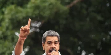 González, Aznar, Rajoy y hasta una treintena de exlíderes iberoamericanos piden la “detención inmediata” de Maduro