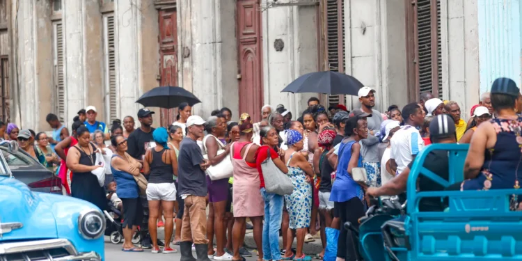 Día cuatro tras el apagón nacional en Cuba: “La población ya no puede más”